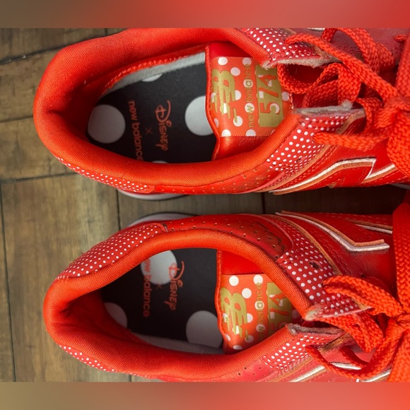 Women’s New Balance Disney Minnie Mouse Sneakers SZ 9.5 - Picture 4 of 7